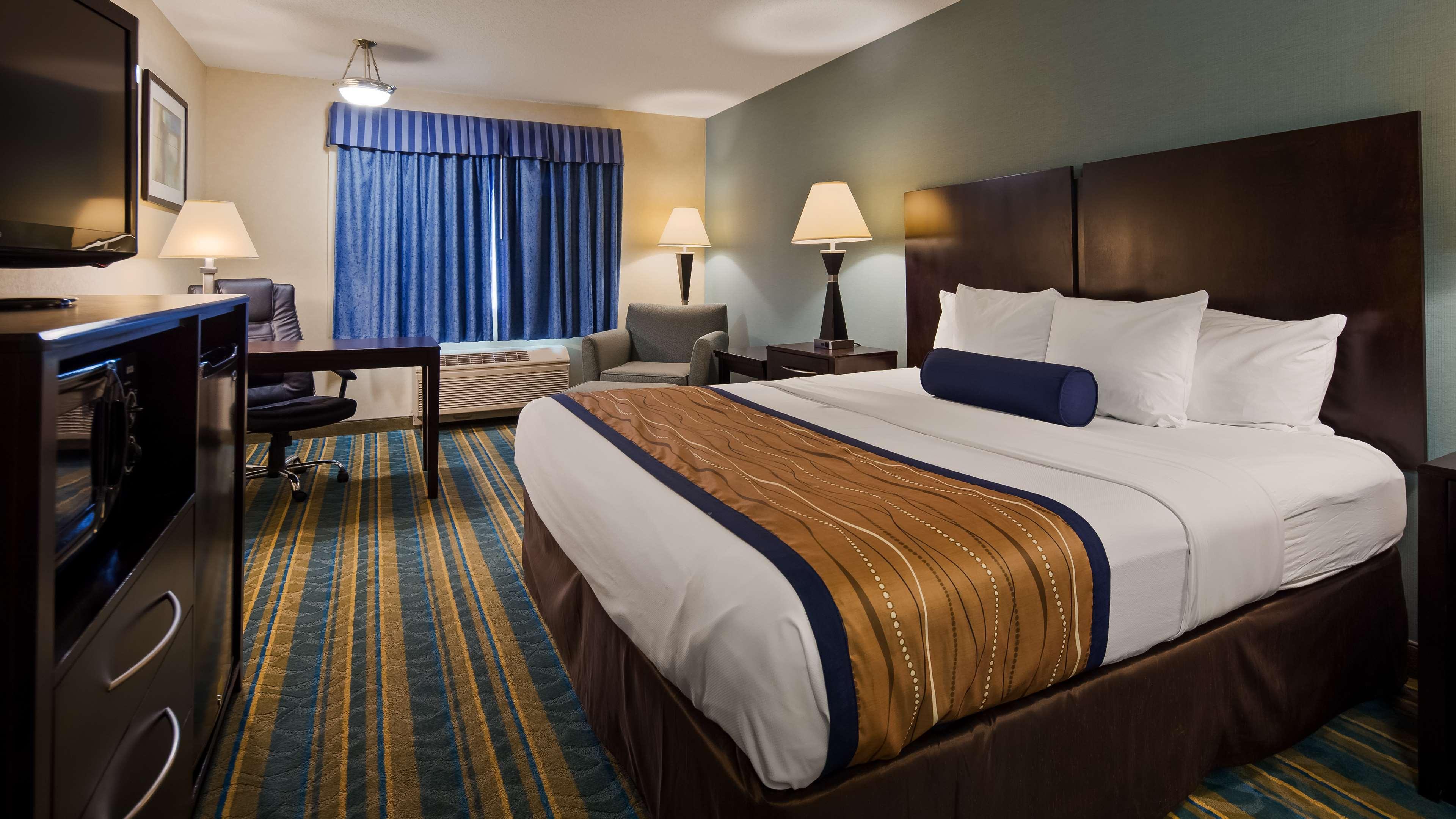 Best Western Plus Berkshire Hills Inn & Suites Pittsfield Exterior photo