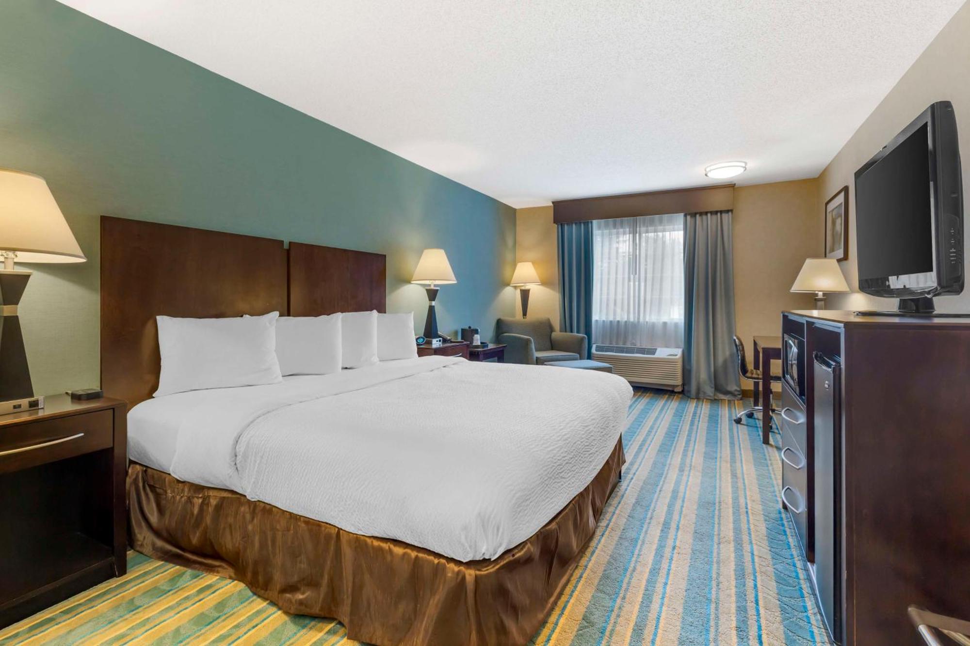 Best Western Plus Berkshire Hills Inn & Suites Pittsfield Exterior photo