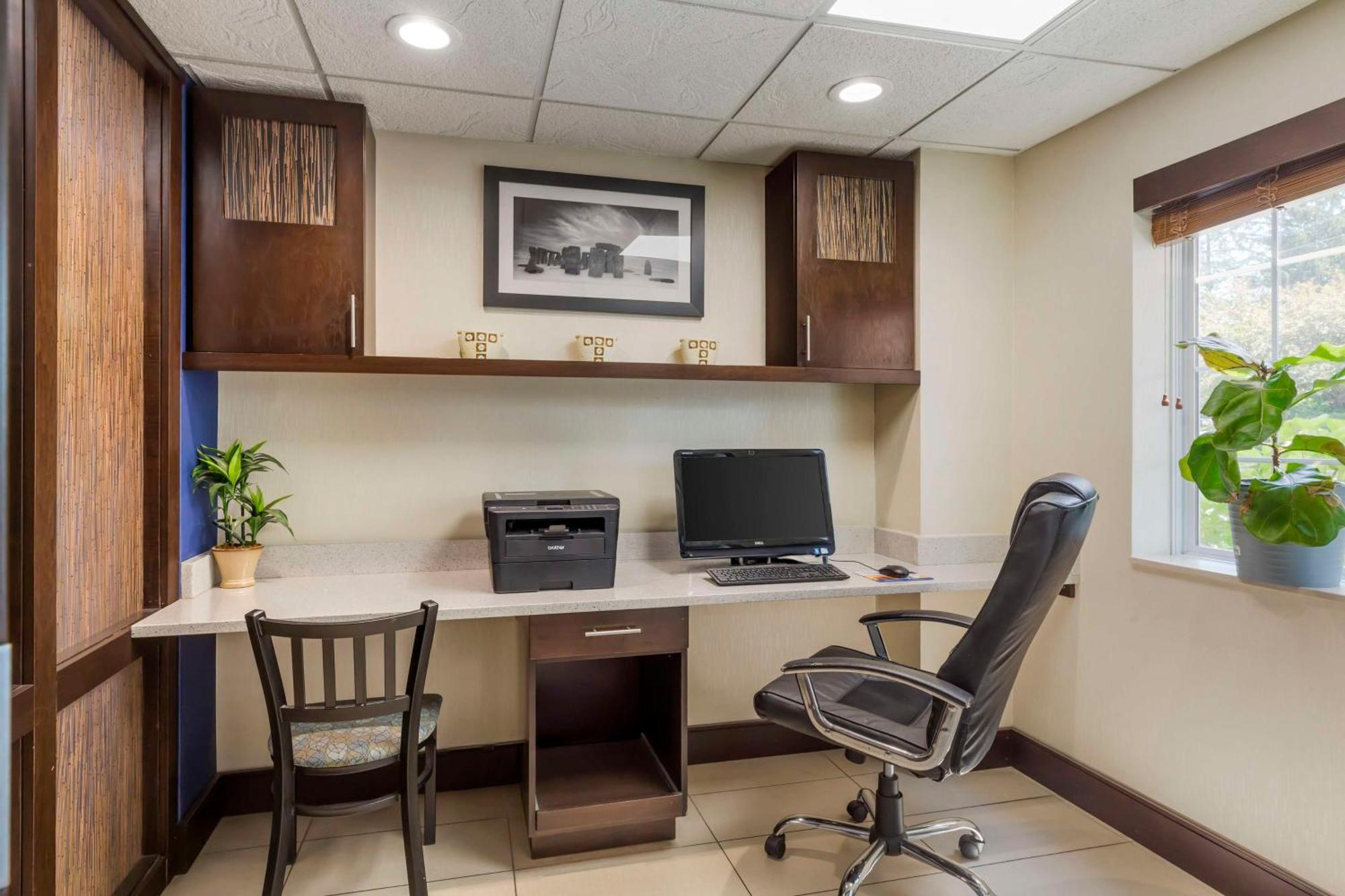 Best Western Plus Berkshire Hills Inn & Suites Pittsfield Exterior photo