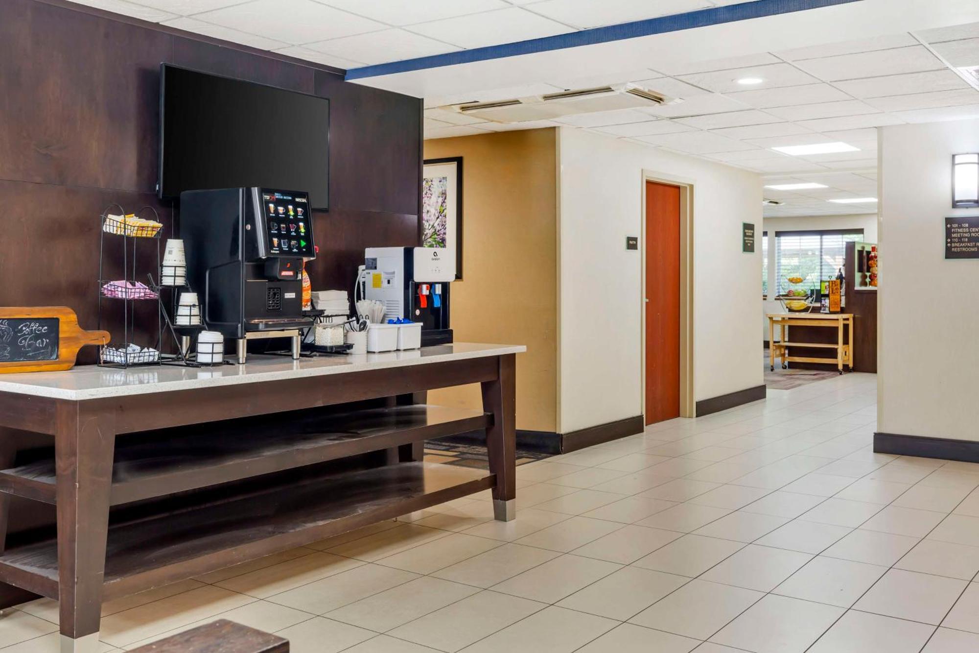 Best Western Plus Berkshire Hills Inn & Suites Pittsfield Exterior photo