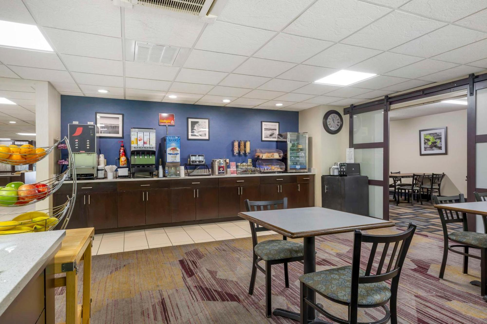 Best Western Plus Berkshire Hills Inn & Suites Pittsfield Exterior photo