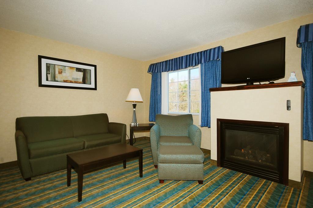 Best Western Plus Berkshire Hills Inn & Suites Pittsfield Room photo