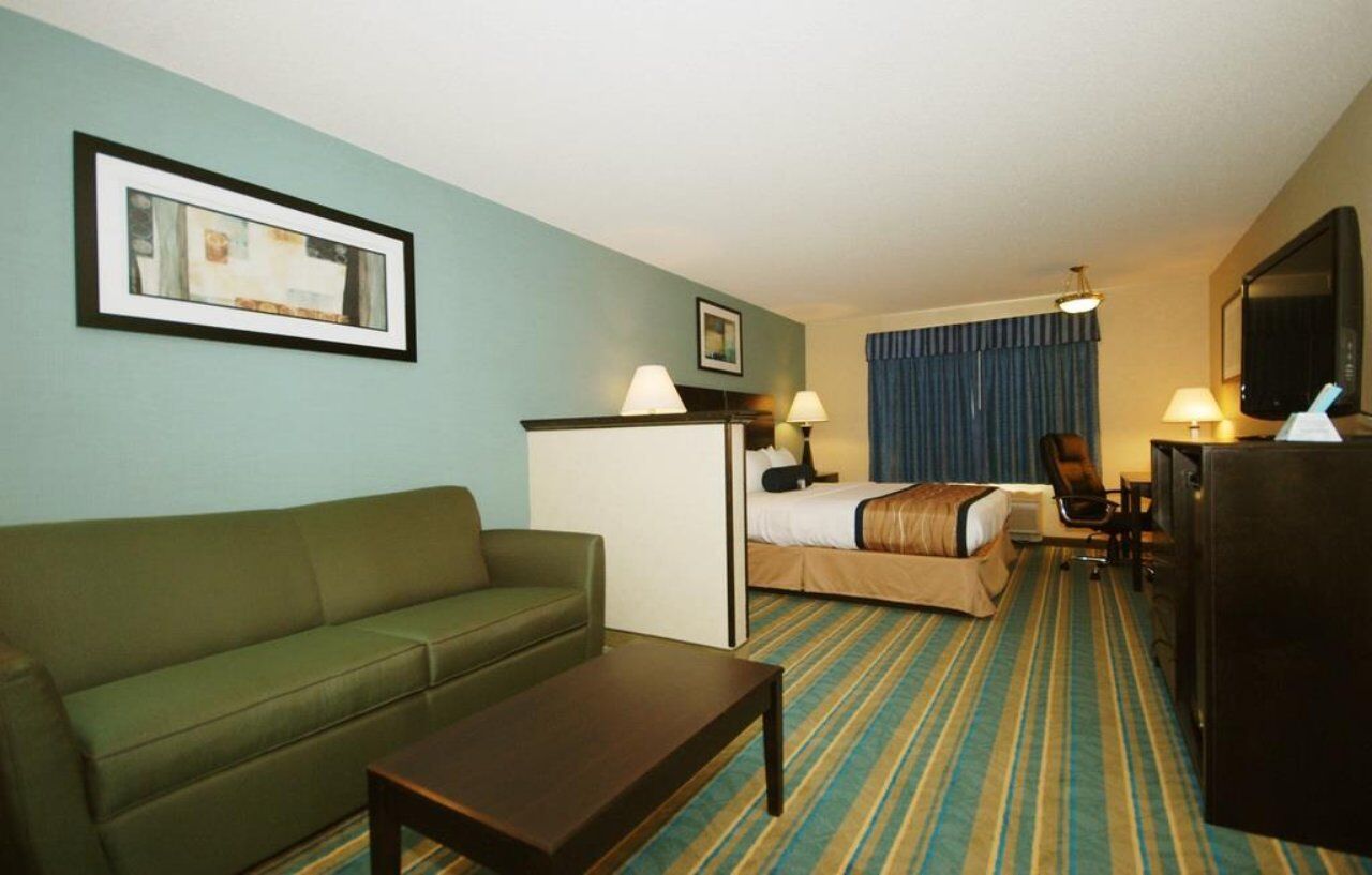 Best Western Plus Berkshire Hills Inn & Suites Pittsfield Exterior photo